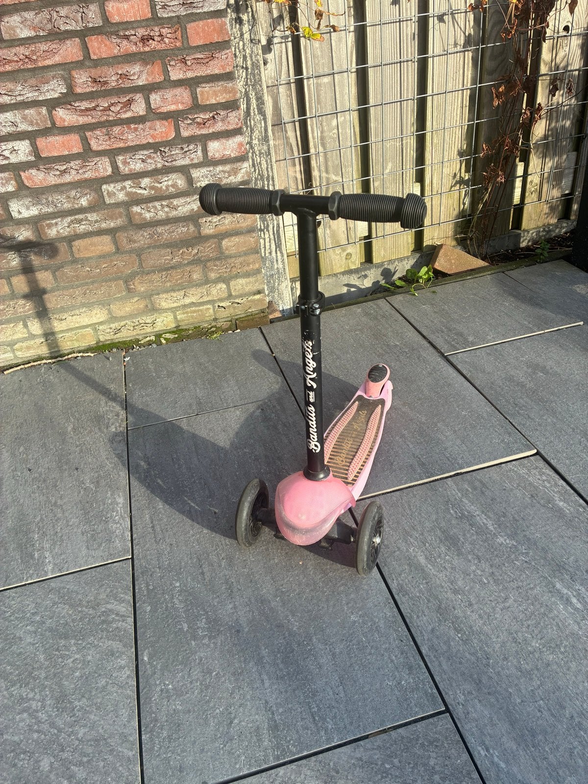 Roze kinderstep met 3 wielen - Bandits & Angels, Fietsen en Brommers, Steps, Ophalen, Gebruikt, Gewone step