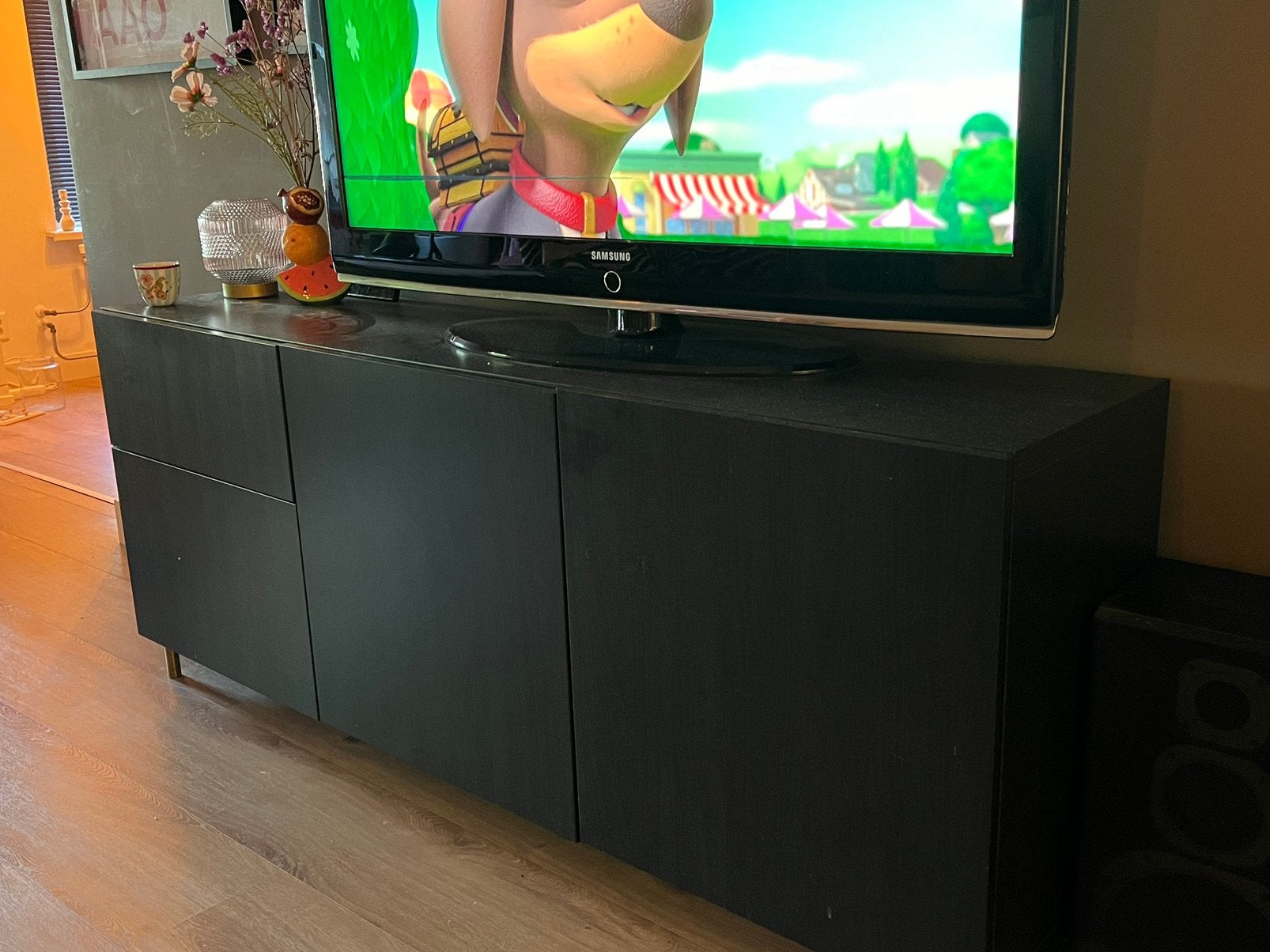 IKEA BESTÅtv meubel zwart, goude pootjes, Ophalen, Zo goed als nieuw, 25 tot 50 cm