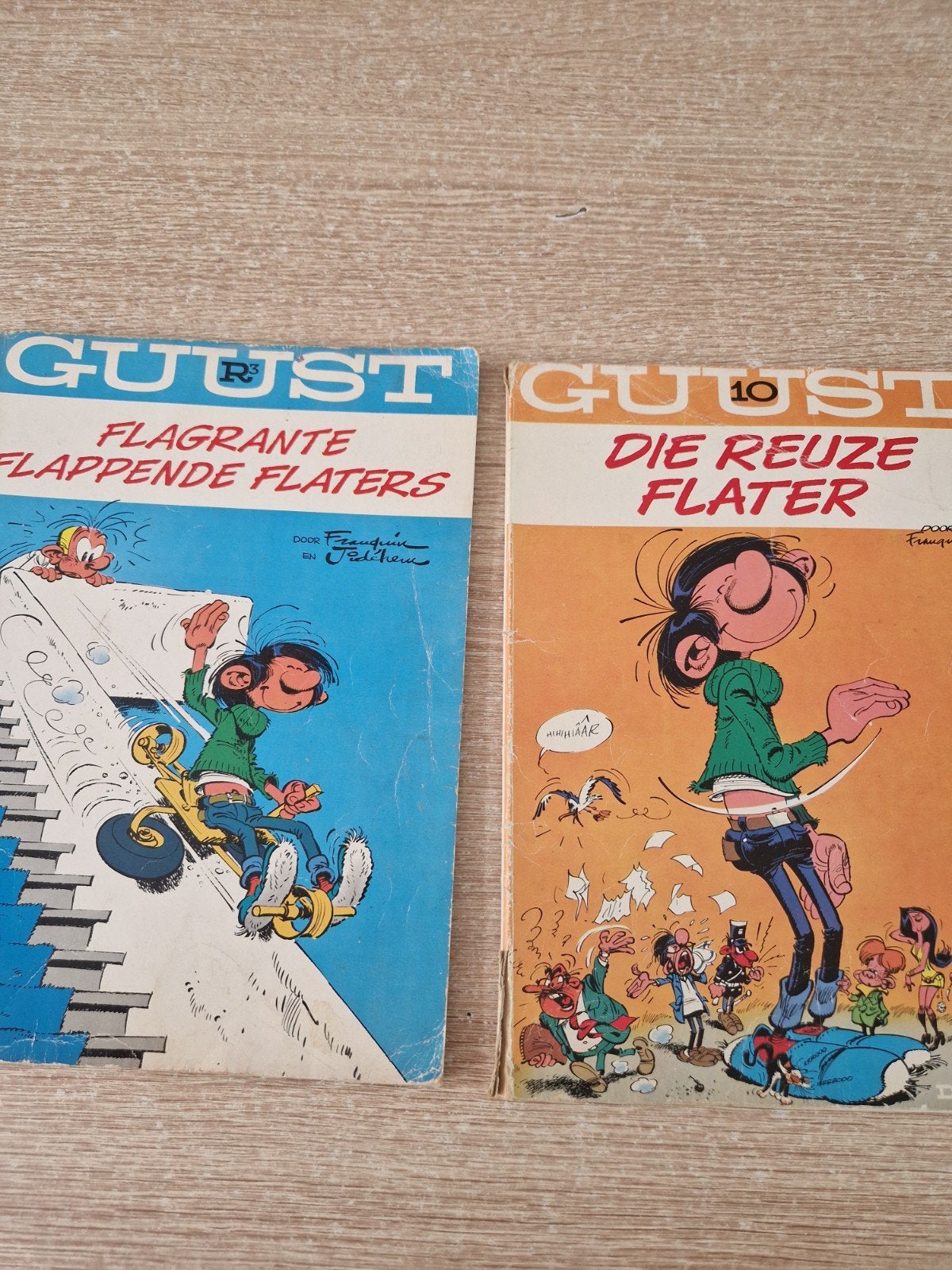 2 Guust strips uit 1977, Boeken, Gelezen, Ophalen of Verzenden, Dupuis, Meerdere stripboeken