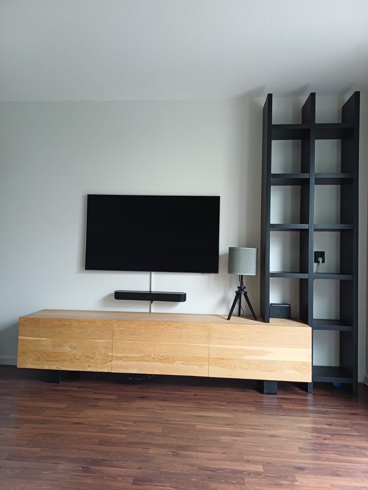 Eiken tv-meubel met ijzeren onderstel en vakkenkast, Ophalen, Gebruikt, 200 cm of meer, Minder dan 100 cm