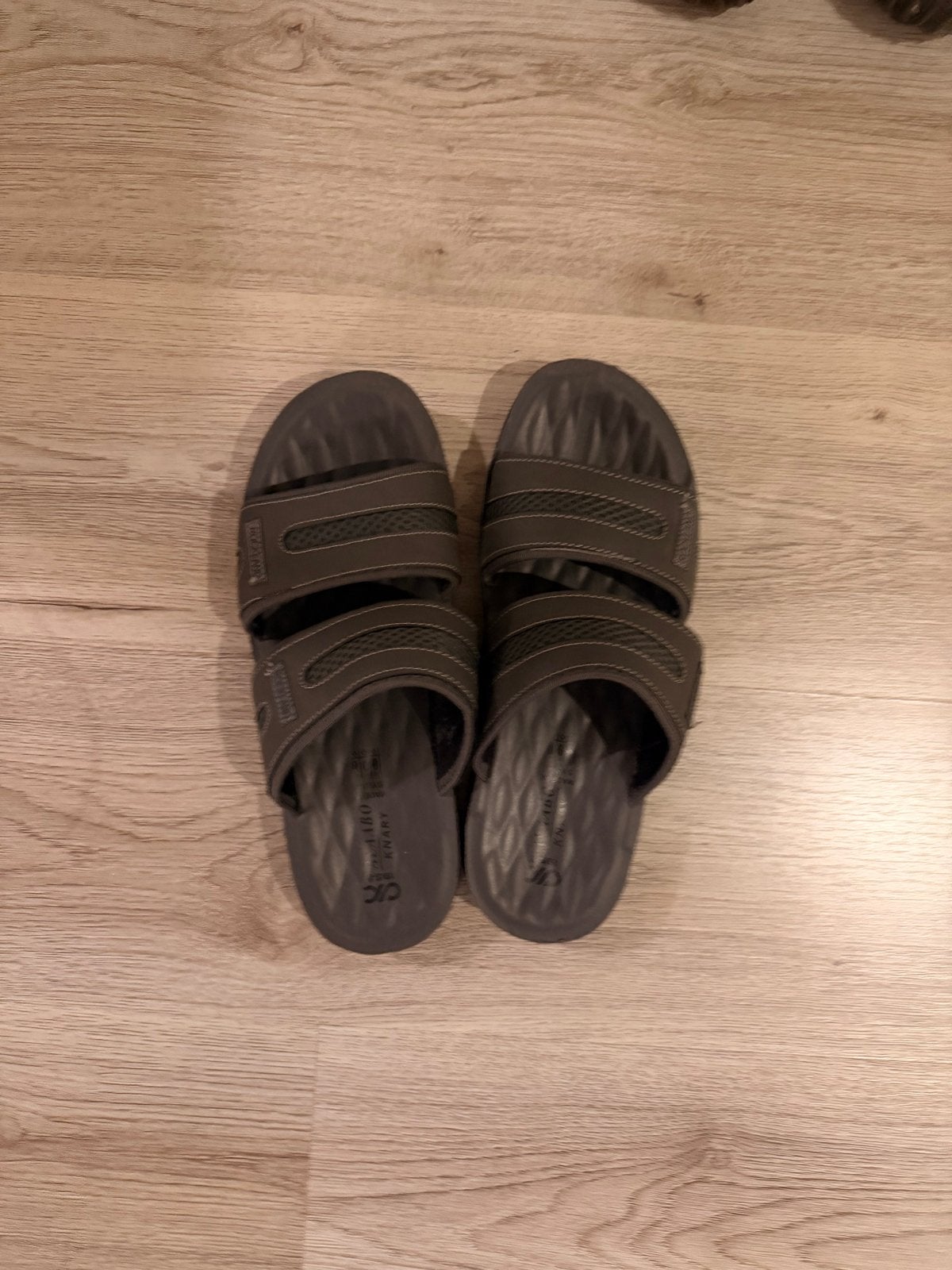 Comfortabele donkergrijze slippers, Ophalen, Zo goed als nieuw, Overige kleuren, Slippers