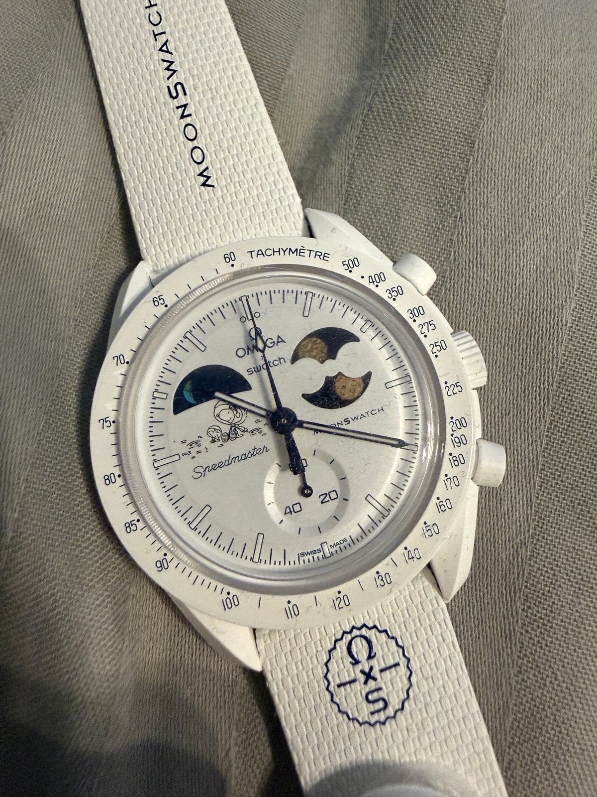Swatch x Omega Moonswatch Mission to the Moonphase Snoopy, Sieraden, Tassen en Uiterlijk, Horloges | Heren, Kunststof, Polshorloge