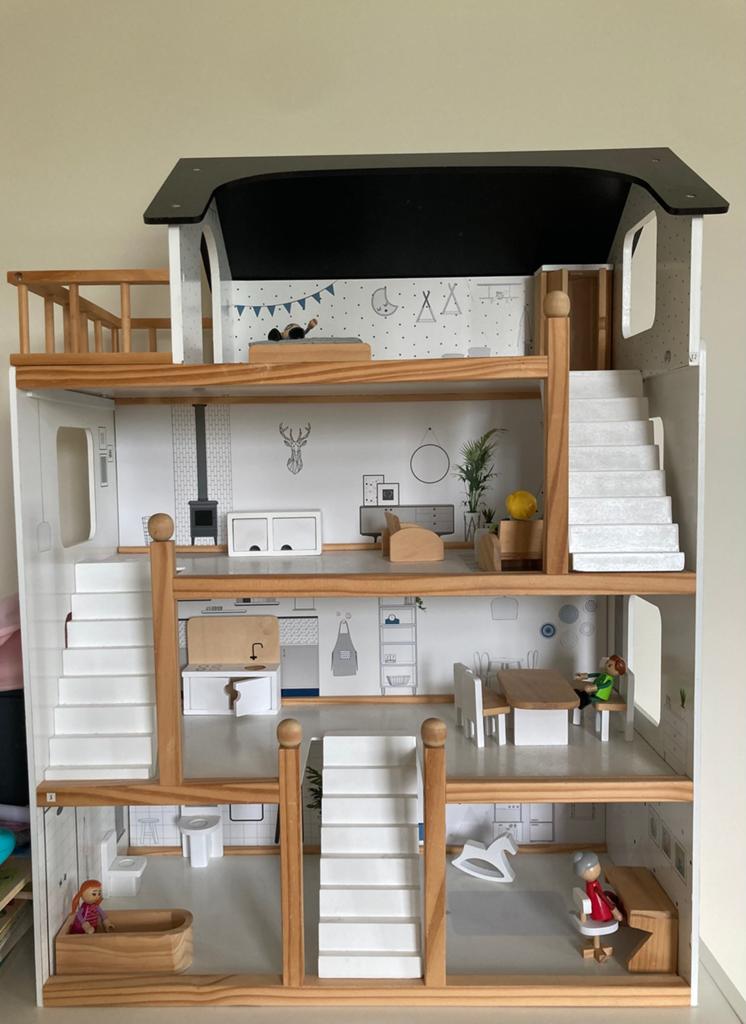Poppenhuis petite amelie, Ophalen, Zo goed als nieuw, Poppenhuis