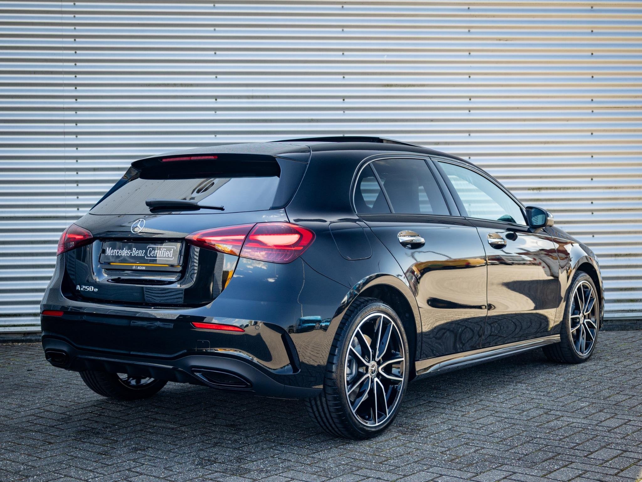 Mercedes-Benz A-Klasse Hatchback 250 e Business Solution AMG, Auto's, Mercedes-Benz, Dealer onderhouden, 4 cilinders, Bedrijf