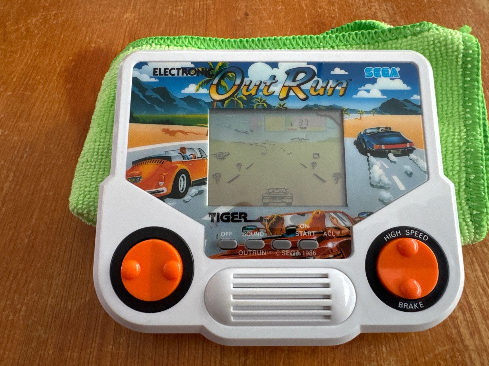 OUTRUN: Sega Tiger Electronics Out Run handheld game, Spelcomputers en Games, Ophalen of Verzenden, Gebruikt, Zonder controller