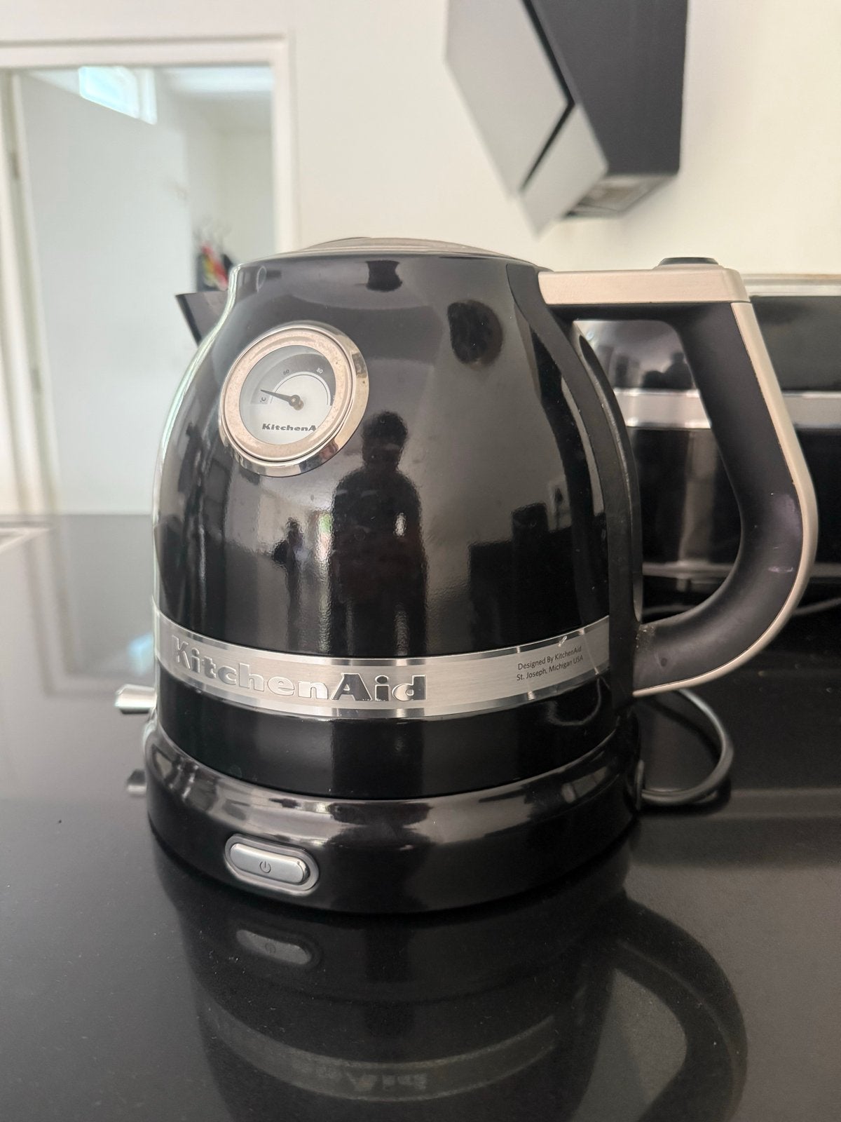 KitchenAid Artisan Waterkoker, Zwart met temperatuurregeling, 1 tot 2 liter, Ophalen, Gebruikt, Rvs