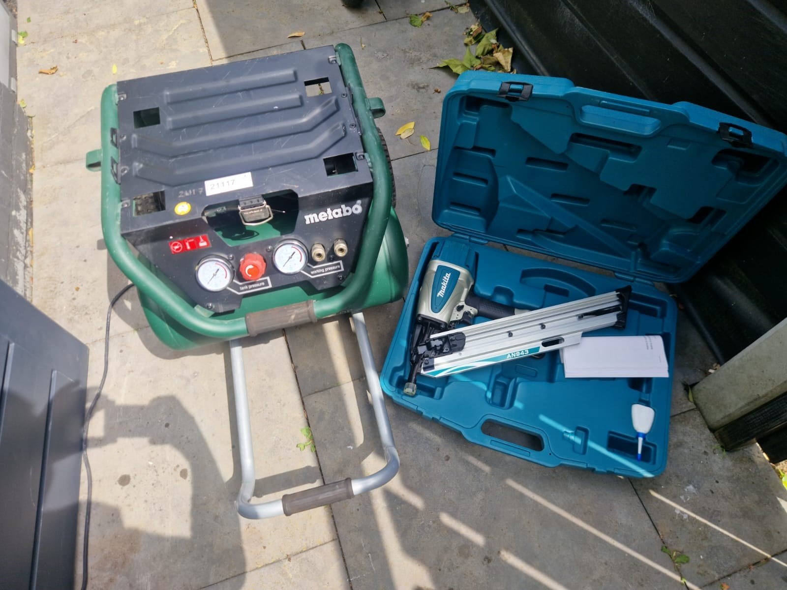 Metabo compressor en Makita tacker set, Doe-het-zelf en Verbouw, Gereedschap | Overige machines, Ophalen of Verzenden, Gebruikt