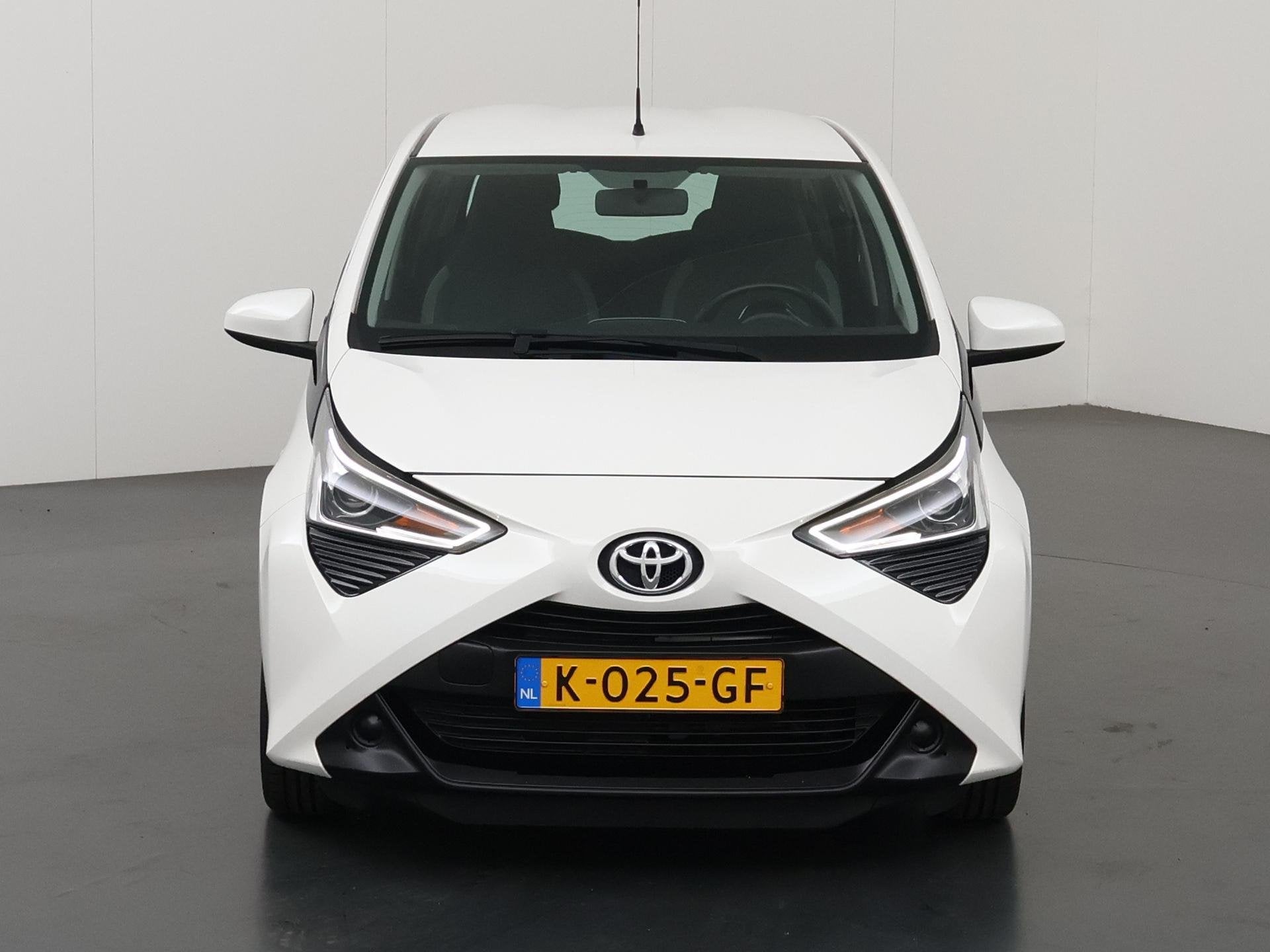 Toyota Aygo 1.0 VVT-i x-play | Airco | Apple Carplay/Android, Auto's, Voorwielaandrijving, Stof, Gebruikt, Euro 6