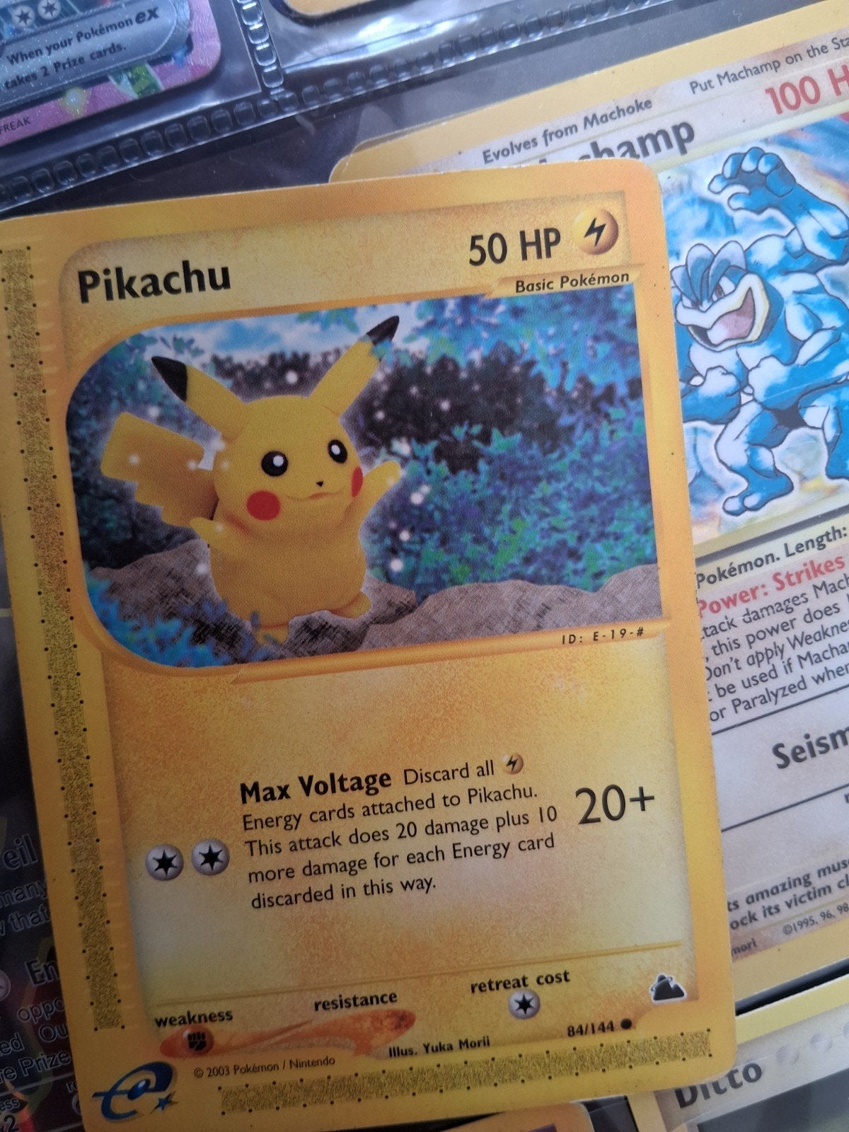 Pikachu Pokémon kaart - Licht beschadigd, mooie staat, Ophalen of Verzenden