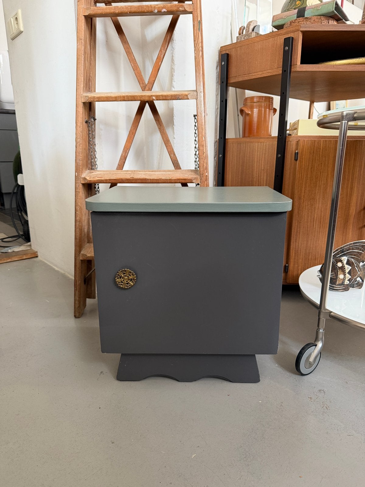 Vintage brocante nachtkastje, antiek houten kastje, Ophalen, Gebruikt, Minder dan 45 cm, I