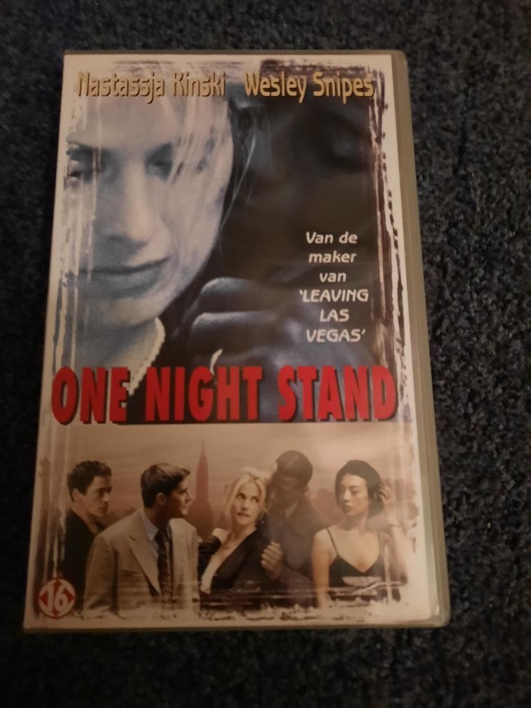 ONE NIGHT STAND! Thriller Op VIDEO!, Vanaf 16 jaar, Verzenden, Zo goed als nieuw, Thrillers en Misdaad