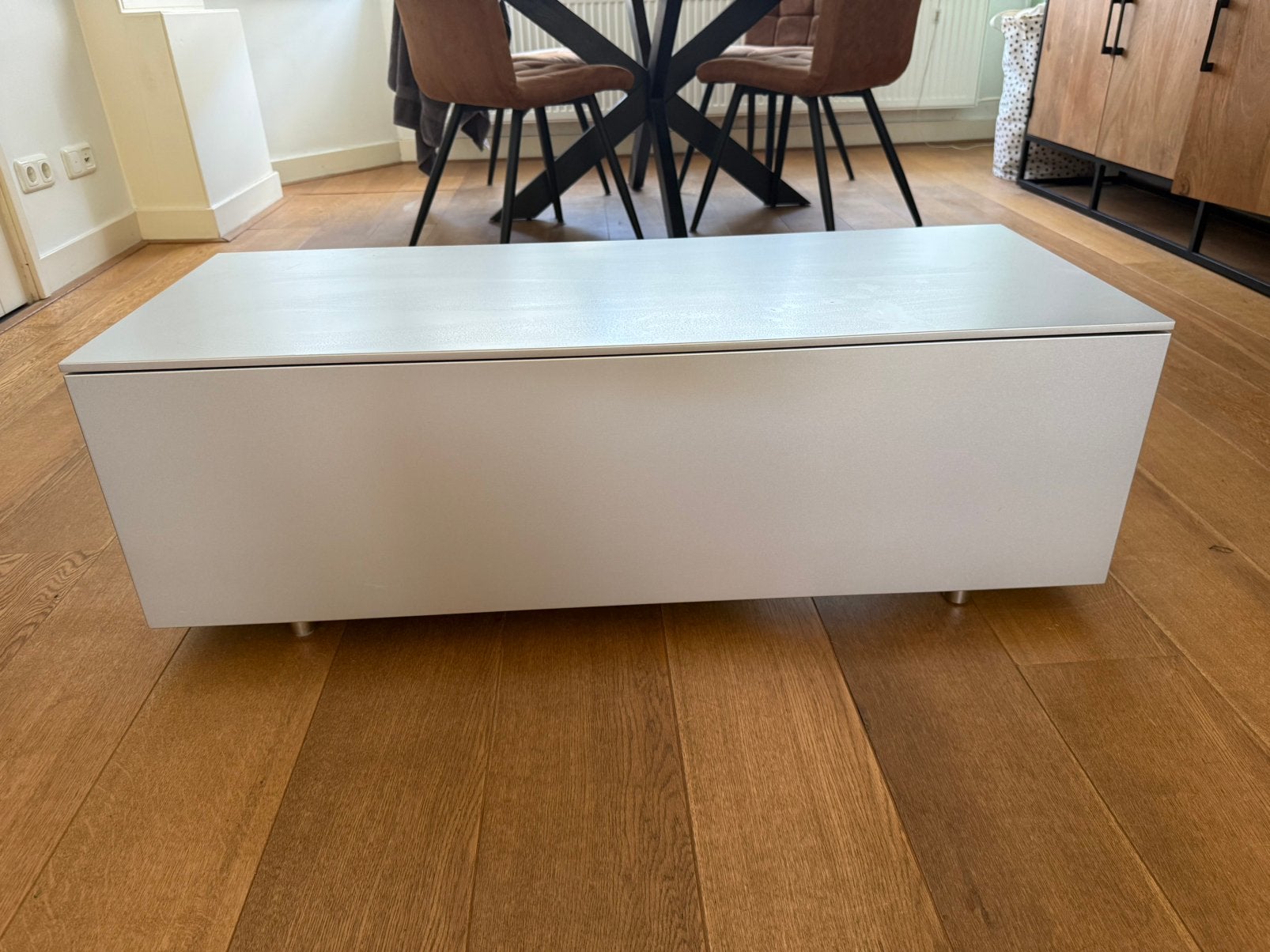 TV meubel Loewe grijs/zilver, Huis en Inrichting, Kasten | Televisiemeubels, Ophalen, 100 tot 150 cm, Zo goed als nieuw, Minder dan 100 cm