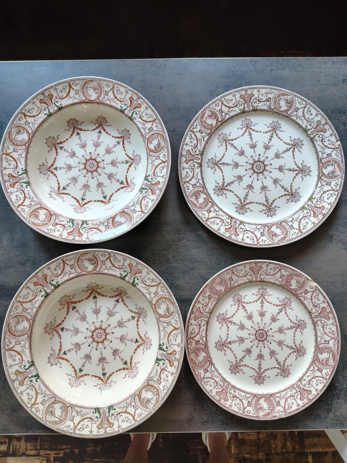 4 Antiek Engelse Cauldon bord met bruin romaanse afbeelding, Antiek en Kunst, Antiek | Servies compleet, Ophalen of Verzenden