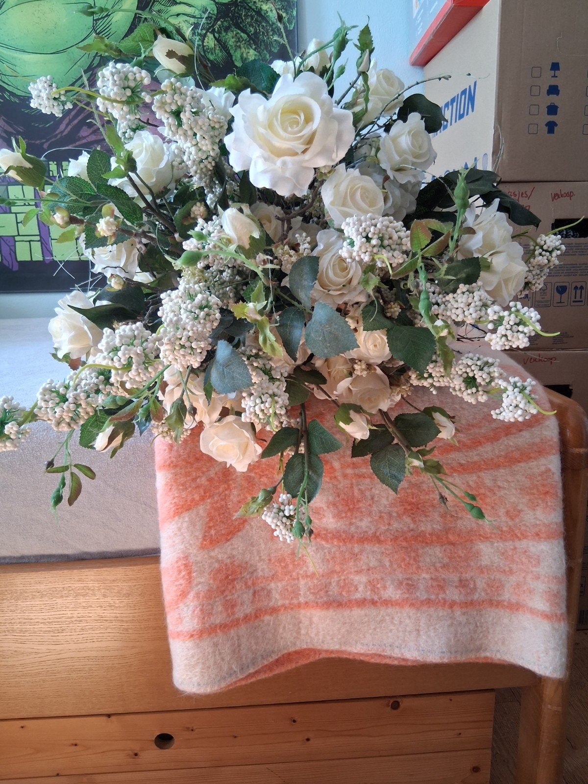 Luxe kunstboeket witte rozen en besjes, hoge kwaliteit, Ophalen, Binnen, Wit, Boeket