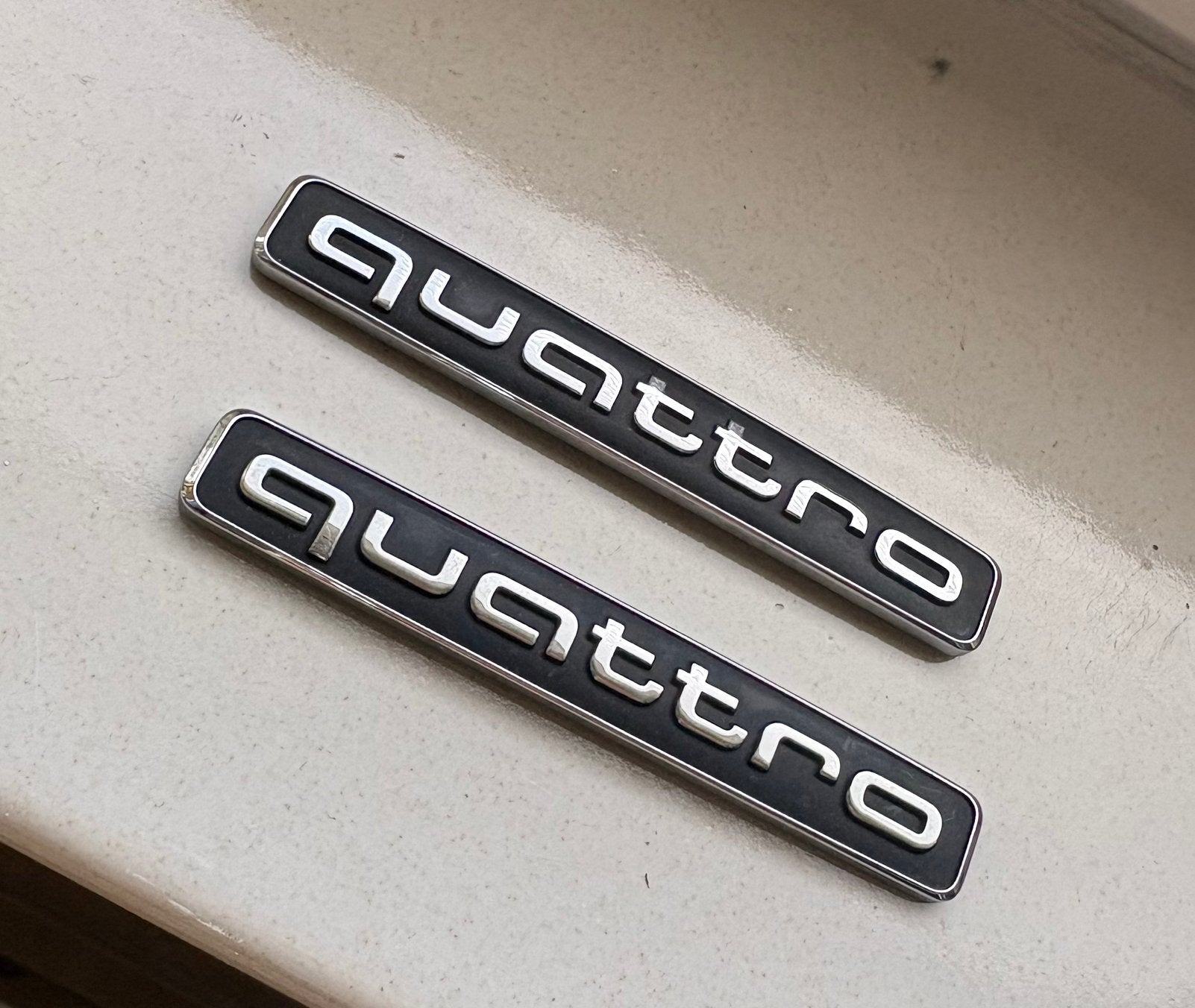 Audi Quattro emblemen, Auto diversen, Ophalen of Verzenden