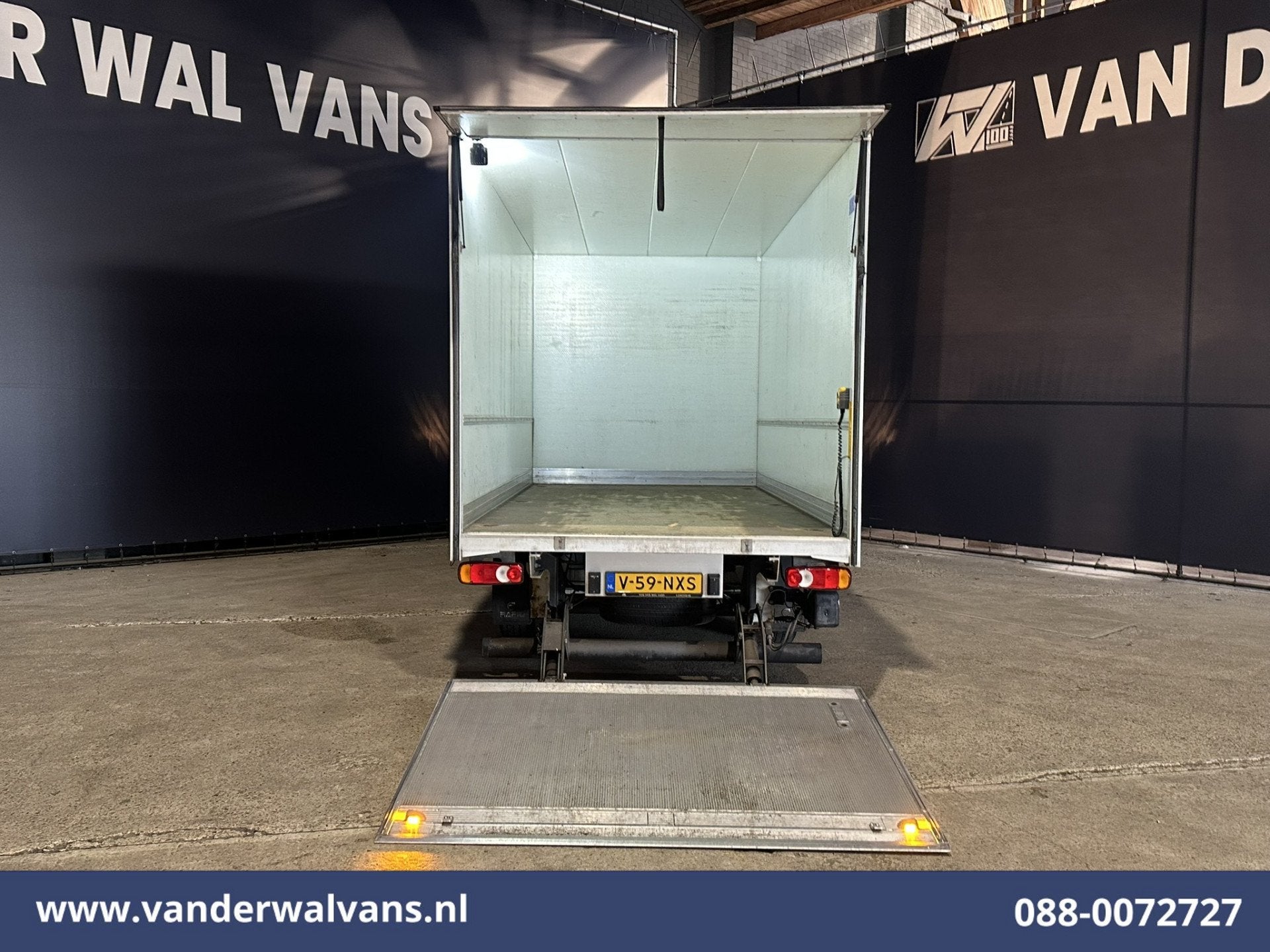 Peugeot Boxer 2.2 BlueHDi 141pk Bakwagen 428cm Lang Laadklep, Auto's, Bestelauto's, Voorwielaandrijving, Stof, Gebruikt, 4 cilinders