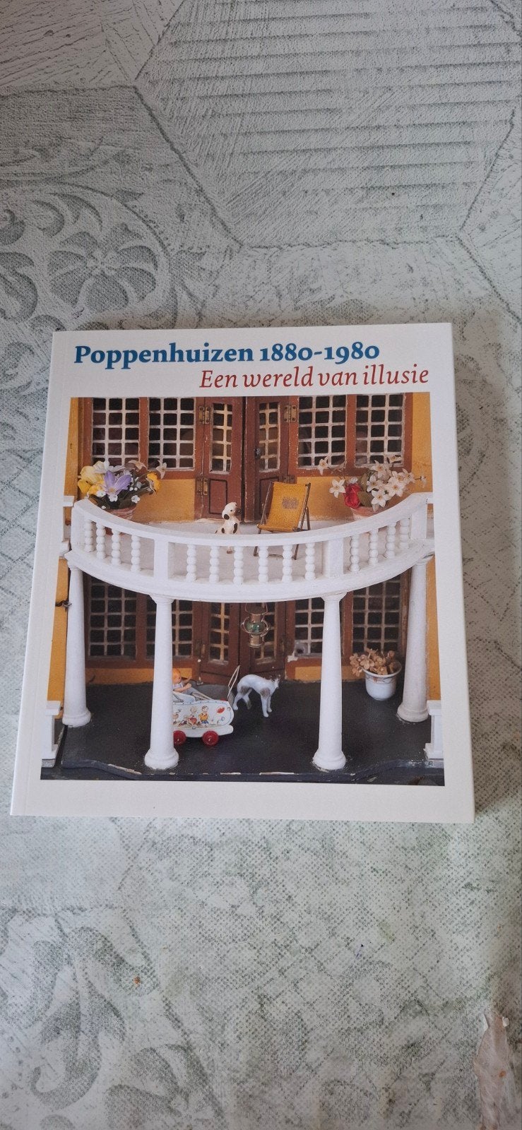 Boek Poppenhuizen 1880 - 1980, Ophalen of Verzenden, Zo goed als nieuw, Overige typen