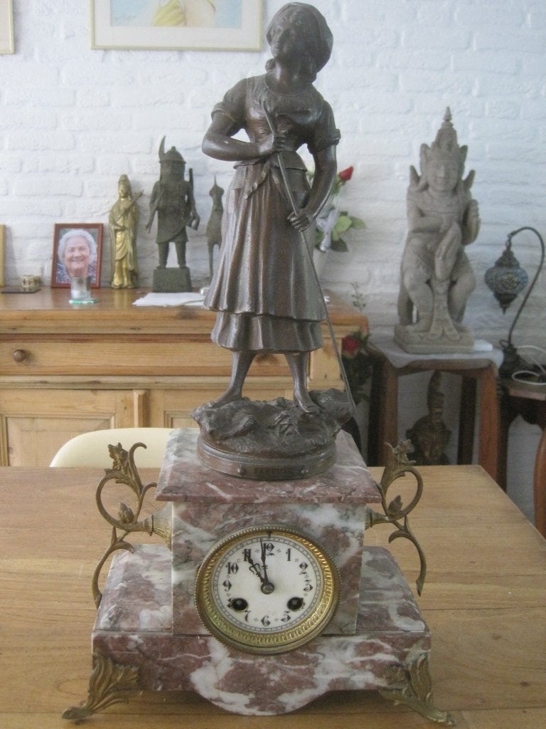 Antieke marmeren klok met beeld., Antiek en Kunst, Antiek | Klokken, Ophalen