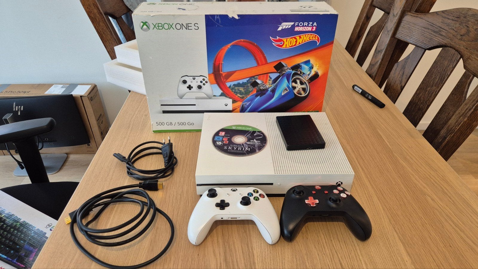 Xbox One S 500GB met 2 controllers, games en 1TB HDD, 500 GB, Met 2 controllers, Xbox One S, Ophalen of Verzenden