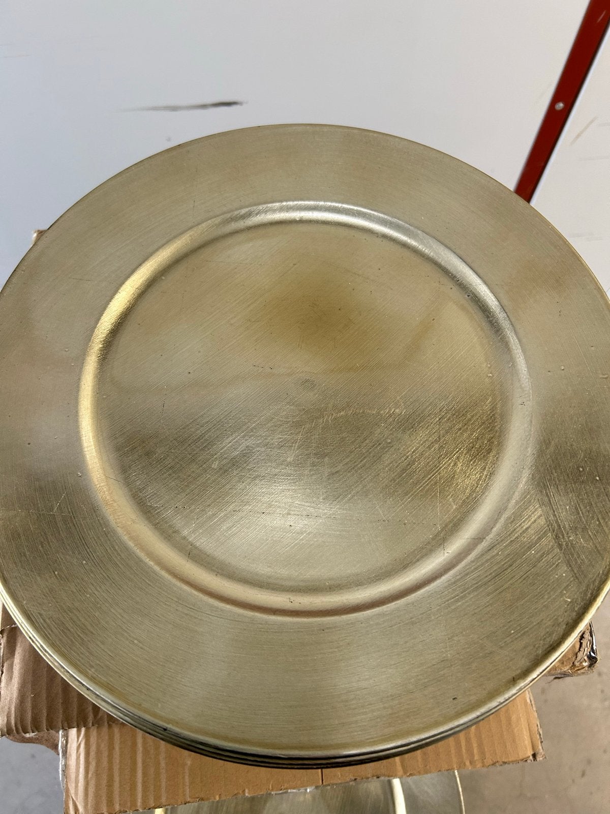 95 Gouden kunststof borden, 33 cm, nooit gebruikt, Huis en Inrichting, Ophalen, Nieuw, Overige materialen, Bord(en)
