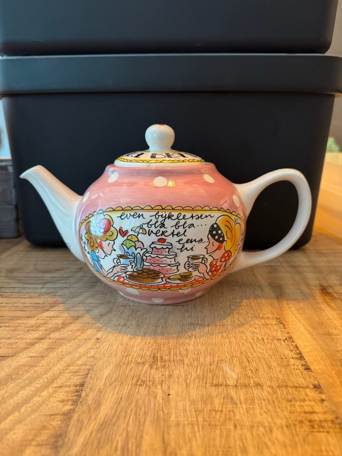 Blond Amsterdam theepot Even bijkletsen, Gebruikt, Roze, Steen/keramiek, Ophalen