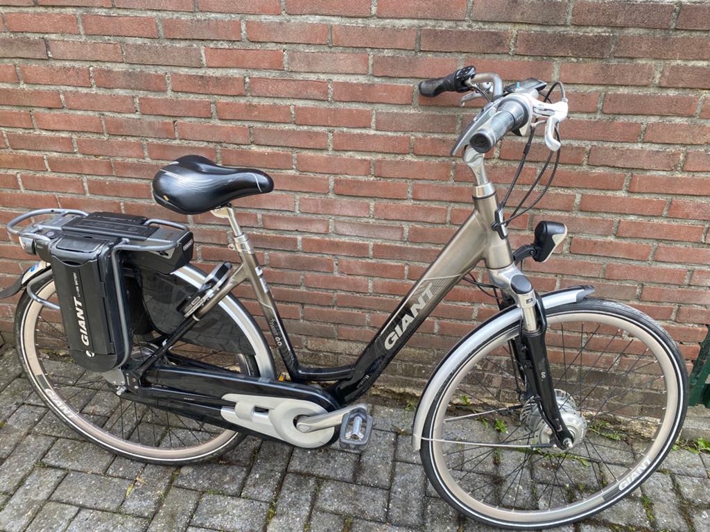 Giant twist go elektrische fiets, incl 2 accu's (opknapper ), Fietsen en Brommers, Ophalen, Gebruikt, Giant, 51 tot 55 cm
