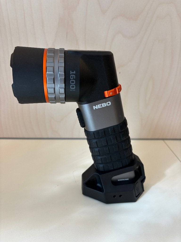 Nebo spotlight LUXTREME SL100, bereik 1600 meter, 4 standen, Ophalen of Verzenden, Zo goed als nieuw, Batterij