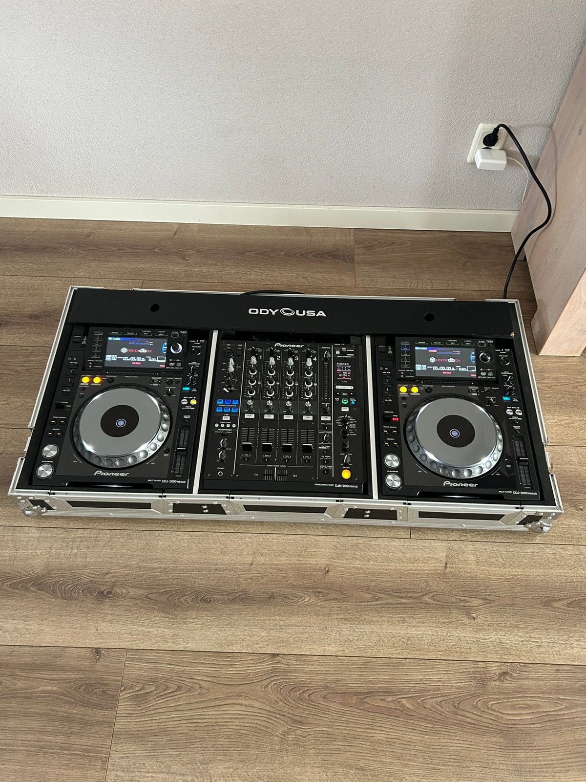 Pioneer djm 900, 2x cdj 2000 nexus + flightcase