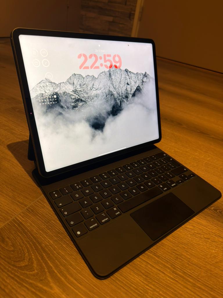 Ipad pro + magic keyboard, Computers en Software, Apple iPads, Ophalen of Verzenden, 12 inch, Grijs, Apple iPad