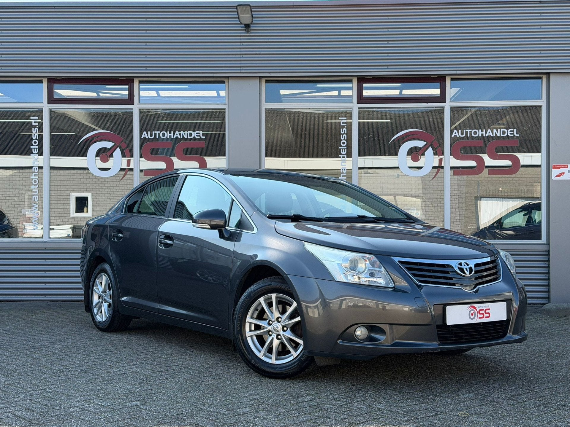 Toyota Avensis 1.8 VVTi Business AUTOMAAT LEER TREKHAAK AIRC, Euro 5, Stoelverwarming, 4 cilinders, Leder