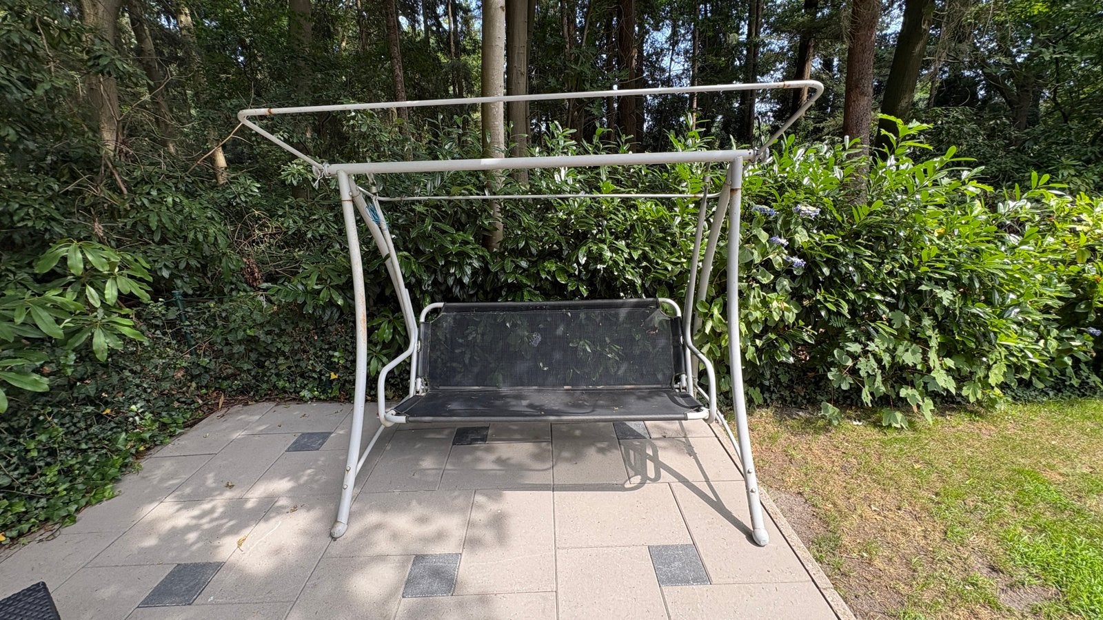 Schommelstoel. Grijs. Gratis afhalen Loon op Zand, Tuin en Terras, Ophalen, Gebruikt, Meerpersoons, Buiten