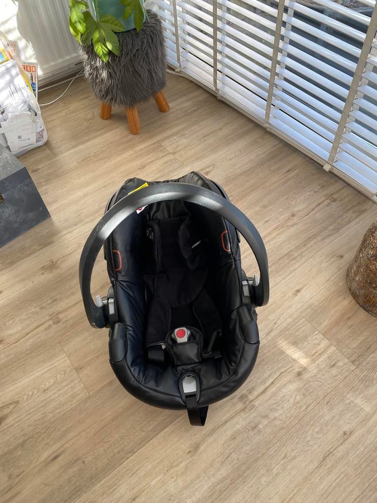 Mima Xari kinderzitje zwart/grijs met verkleiner en zonnekap, Autogordel, Zo goed als nieuw, 0 t/m 13 kg, Ophalen