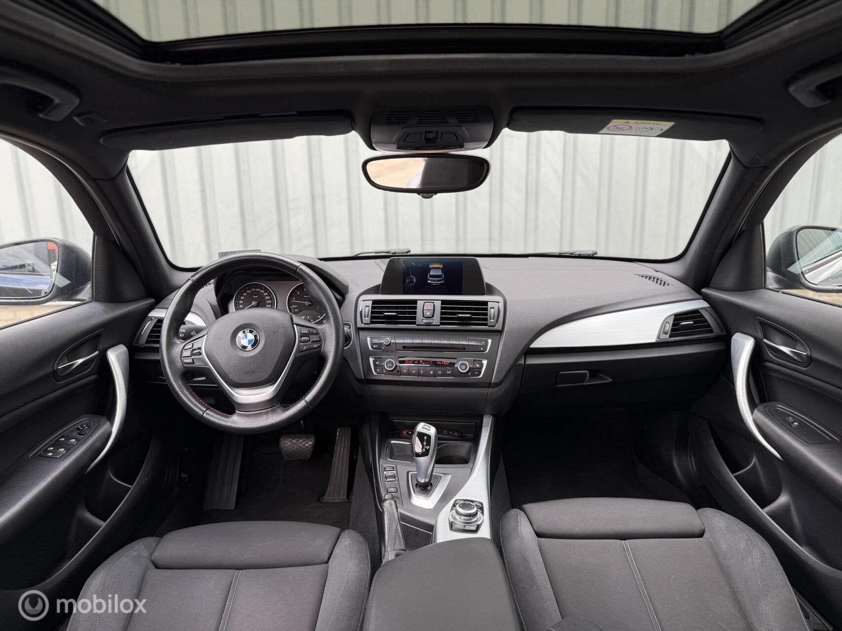 BMW 1-serie 116i Sport High Executive | Schuifdak | Climate, 4 cilinders, 650 kg, Automatische klimaatregeling, 5 stoelen
