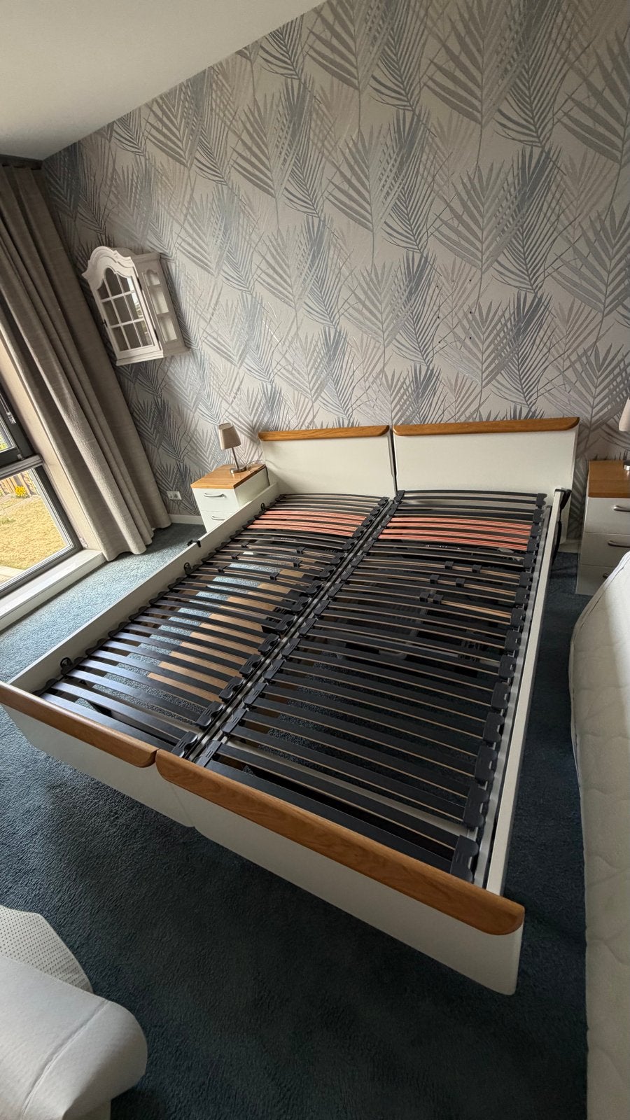 Tweepersoonsbed met verstelbare lattenbodems en nachtkastjes, Ophalen, Verstelbaar, Wit, Tweepersoons