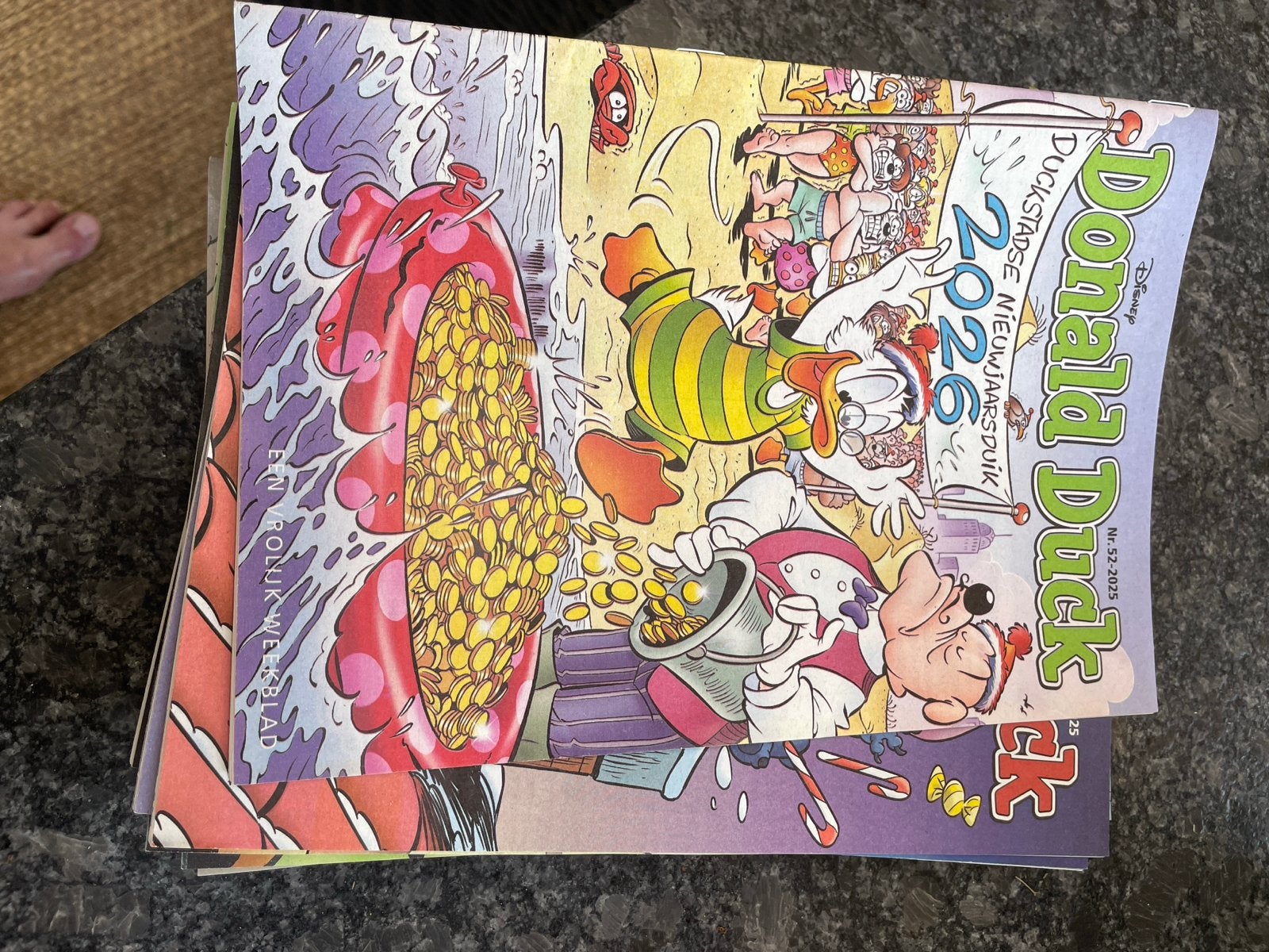 Donald Duck Weekblad 2025 - Nummers 37 t/m 52, Boeken, Meerdere stripboeken, Ophalen of Verzenden, Gelezen