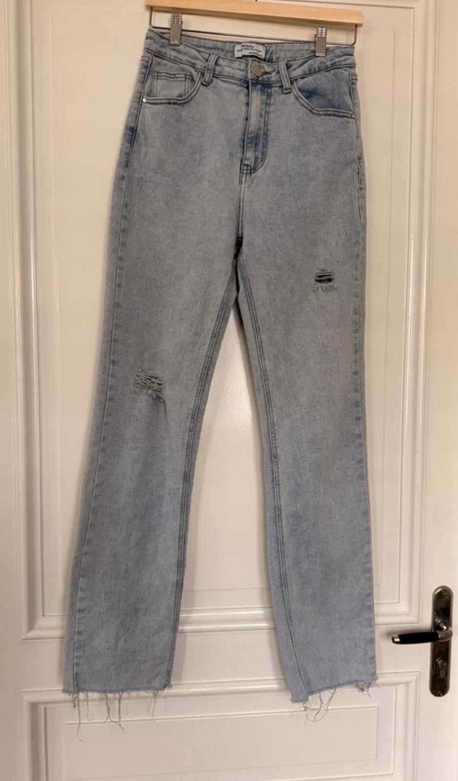Redial straight jeans met scheuren - Lichtblauw, Ophalen of Verzenden, Zo goed als nieuw, Blauw, W30 - W32 (confectie 38/40)
