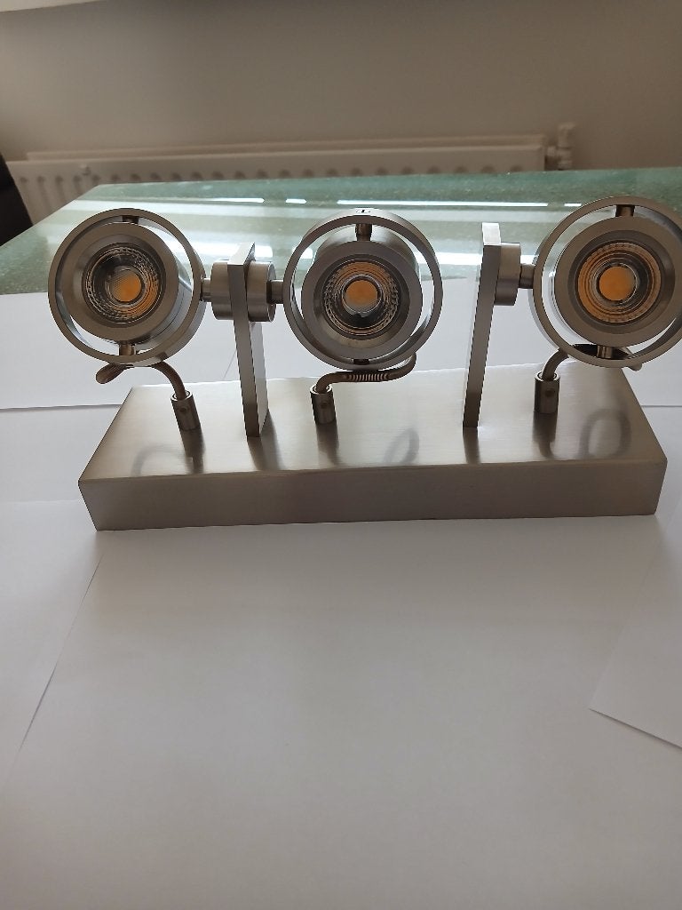Spot met 3 lichtbronnen, Huis en Inrichting, Lampen | Spots, Ophalen, B22 (Bajonetsluiting), Inclusief lichtbron, Zo goed als nieuw