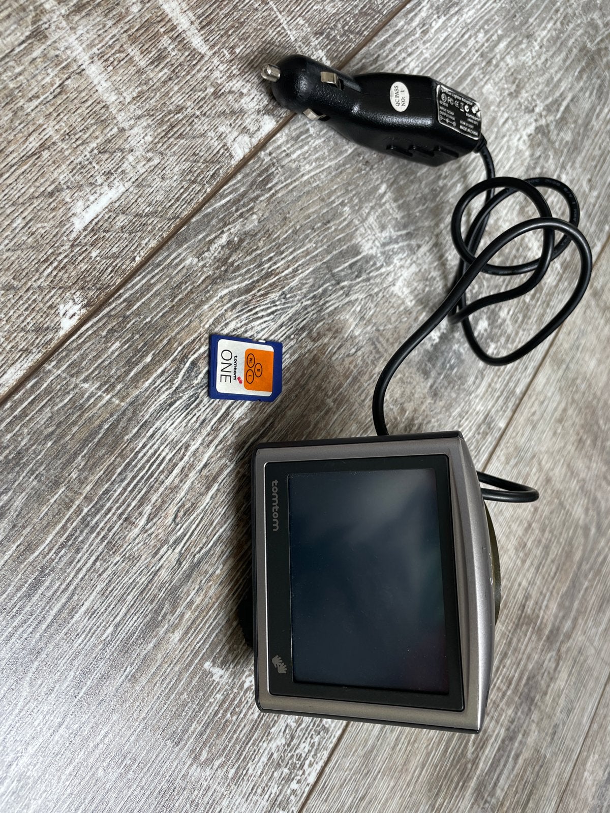 TomTom ONE Navigatiesysteem met autolader en SD-kaart, Ophalen, Gebruikt