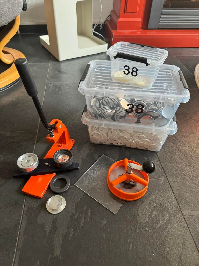 Button machine/Button maker 38mm, Ophalen of Verzenden, Zo goed als nieuw