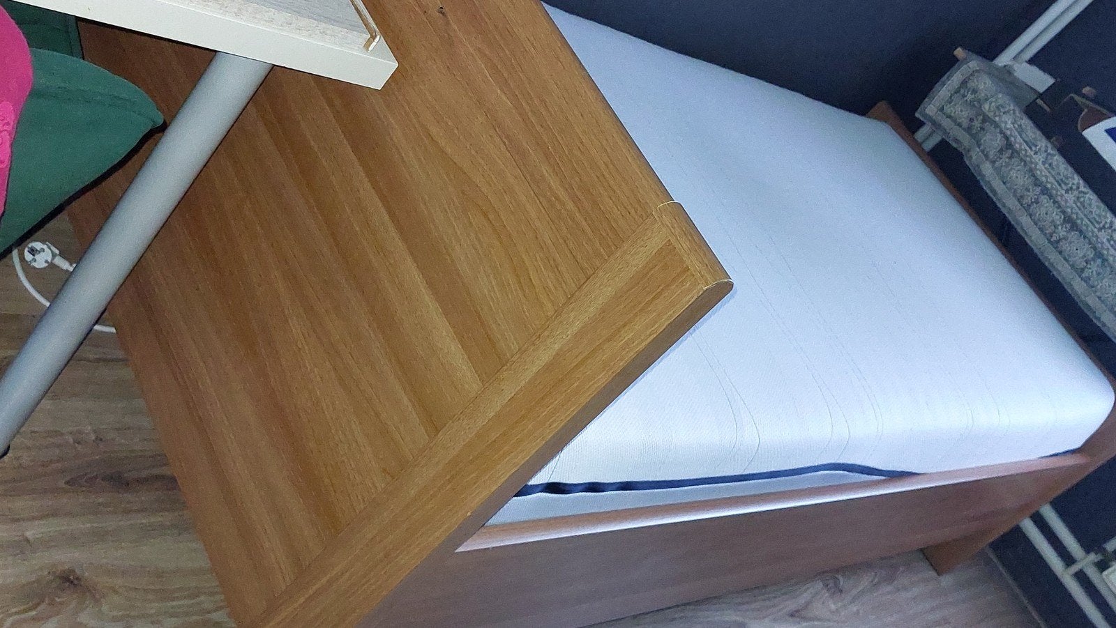 Eenpersoonsbed met M-Line matras en luxe lattenbodem, 90 cm, Eenpersoons, Ophalen of Verzenden, Zo goed als nieuw