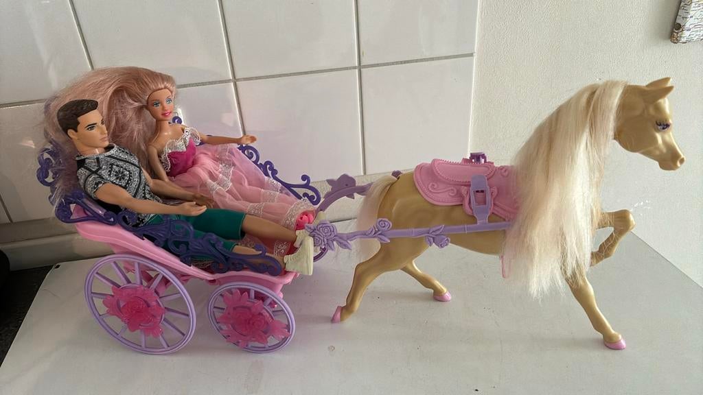 Barbie en Ken met paard en koets, Kinderen en Baby's, Speelgoed | Poppen, Ophalen of Verzenden, Gebruikt, Barbie