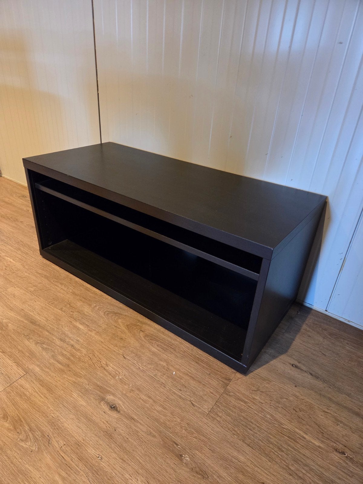 IKEA TV Meubel met hoogte verstelbare plank, Huis en Inrichting, Woonaccessoires | Cd- en Dvd-rekken, Ophalen, Zo goed als nieuw