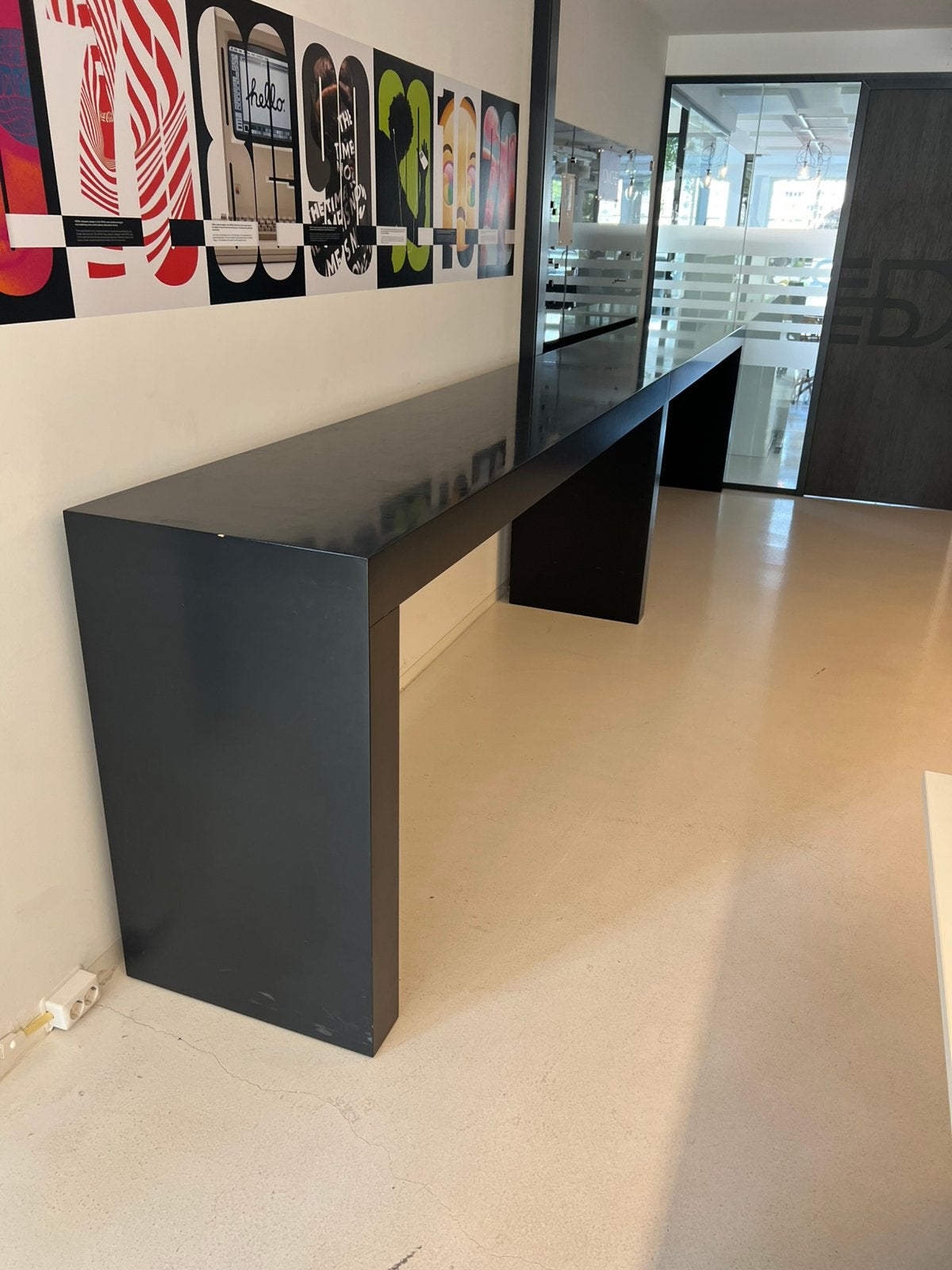 Bar, aflegtafel aangeboden, gratis af te halen, Ophalen