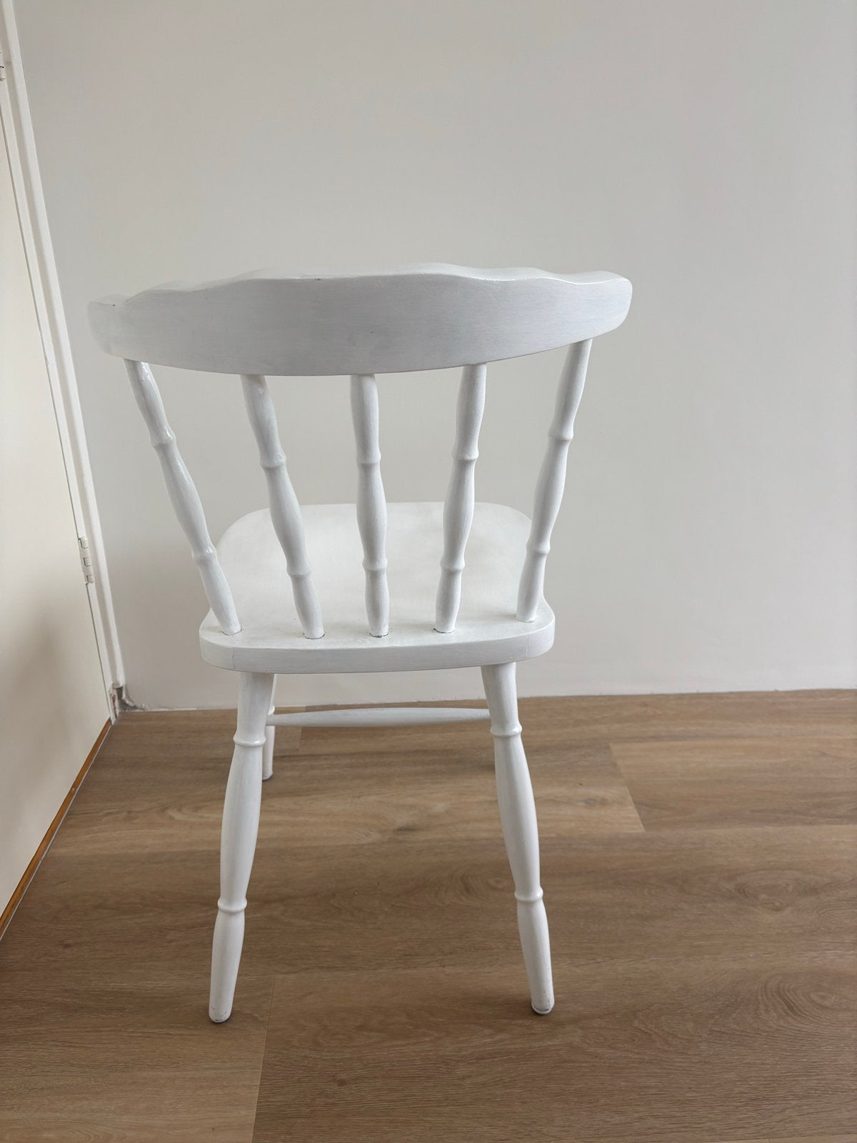 Witte houten stoel - Klassiek design, Huis en Inrichting, Stoelen, Ophalen, Gebruikt, Wit, Eén