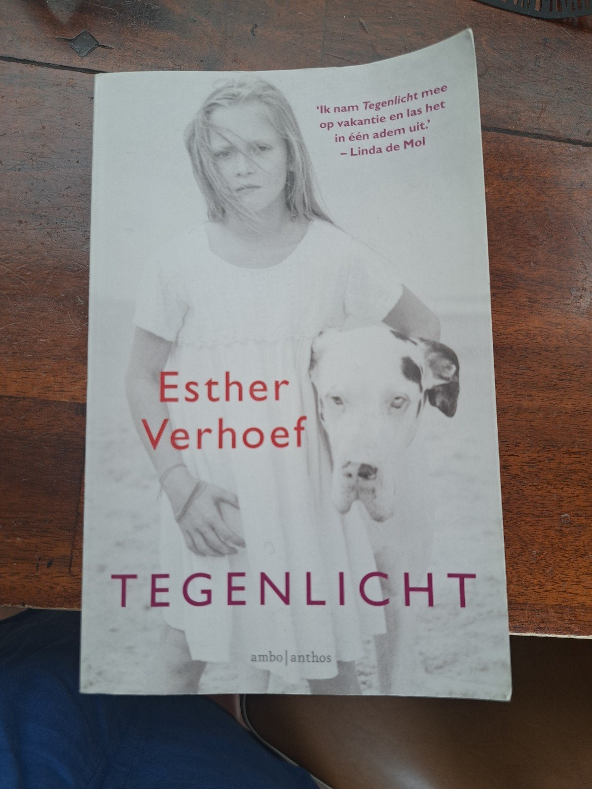 Tegenlicht - Esther Verhoef (Thriller), Ophalen of Verzenden, Zo goed als nieuw, Esther Verhoef, Nederland