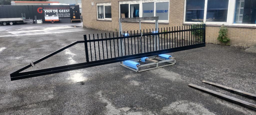 Schuifpoort 5 meter 100cm hoog doorgestoken spijlen Zwart, Tuin en Terras, Tuinhekken en Hekwerk, Ophalen of Verzenden, Nieuw