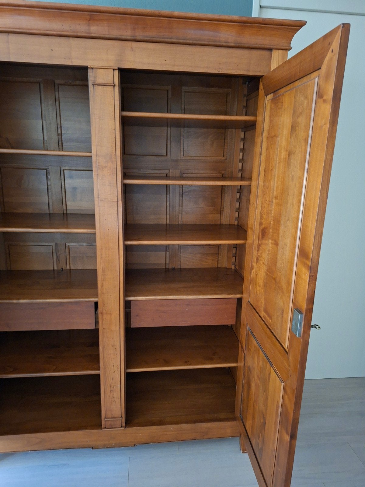 Te koop zware bruine kast, Antiek en Kunst, Ophalen
