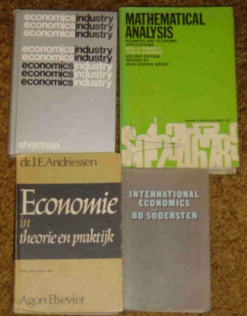 Economie boeken - hoeft niet in 1 koop, Ophalen of Verzenden, Beta, Gelezen, HBO