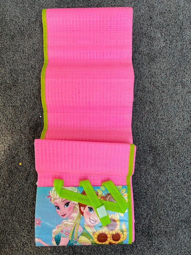 Frozen Anna en Elsa strandmatje met hoofdkussen, Ophalen of Verzenden, Zo goed als nieuw