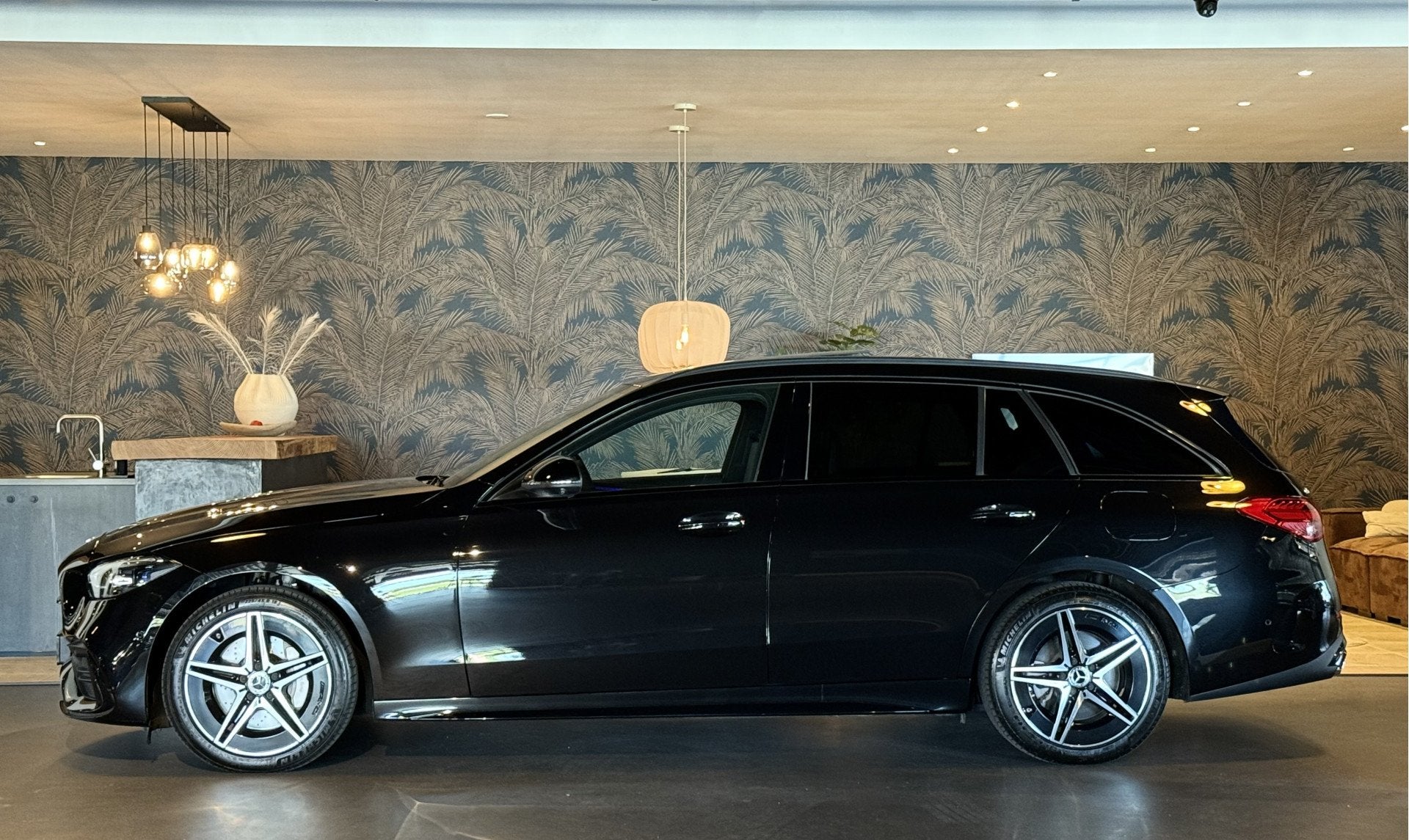 Mercedes-Benz C-Klasse Estate 300 e AMG I Pano I 2x Memory I, Auto's, Dealer onderhouden, Achterwielaandrijving, Euro 6, 2020 kg